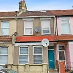 Cosy Tottenham Apartment Sleeps 4