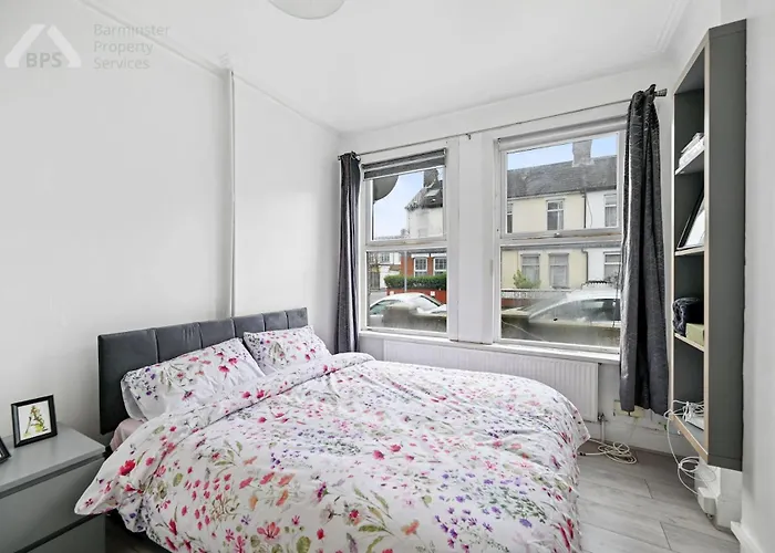 Cosy Tottenham Apartment Sleeps 4