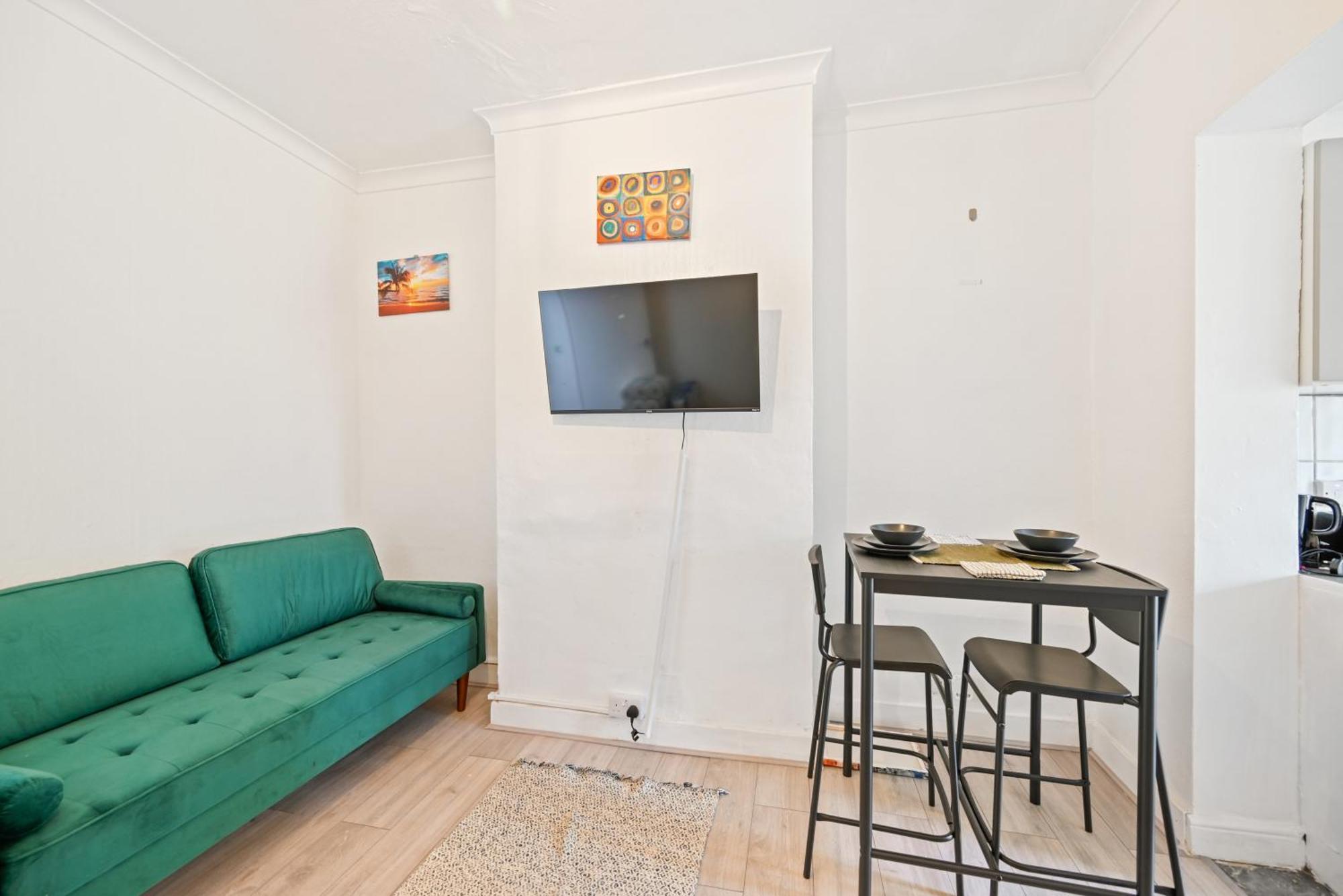 Cosy Tottenham Sleeps 4 *